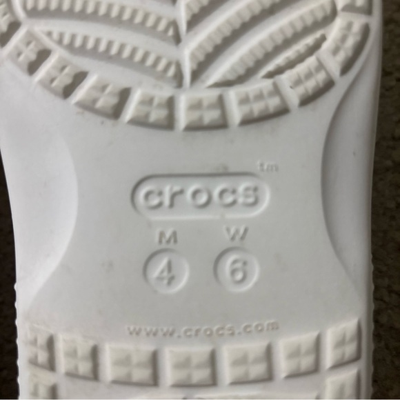 Crocs Unisex Women’s 6 Men’s 4 Classic Slide Sandals White Snow 206121-100 - Picture 2 of 11